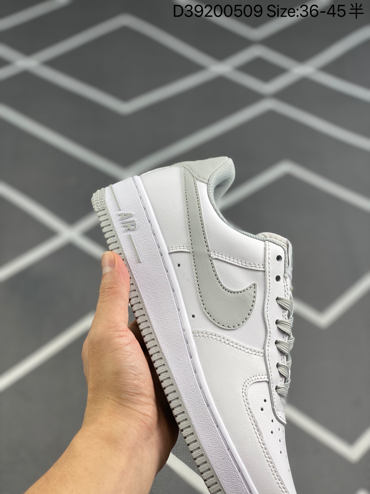 スニーカー  Nike Air Force 1 ’07 Low   ローカット　ホワイト　ファッション