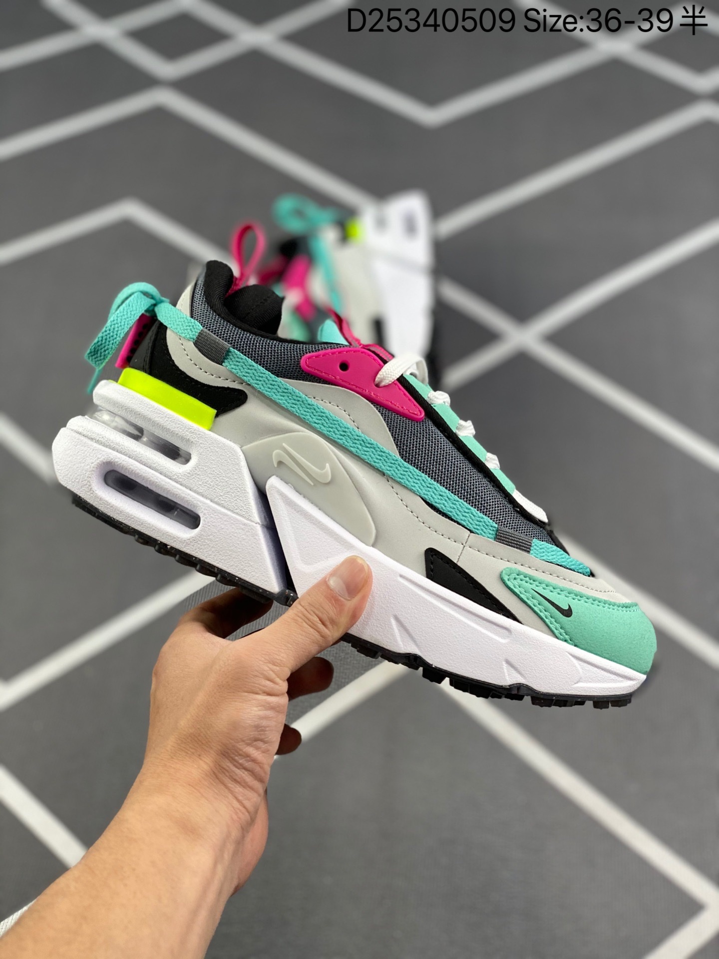 スニーカー NIKE Air Max Furyosa　靴　ファッションシューズ   何でも似合う  メンズ