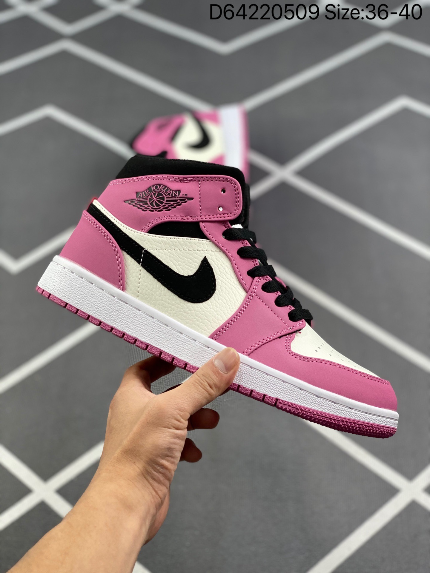 スニーカー  Nike  Air Jordan 1 　靴　ファッションシューズ   何でも似合う