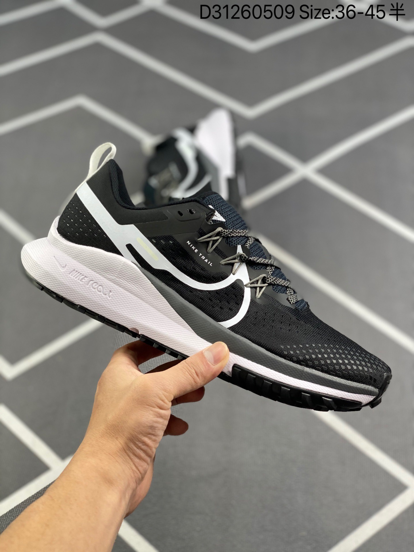 スニーカー  Nike Pegasus Trail 4　靴　ファッションシューズ   何でも似合う