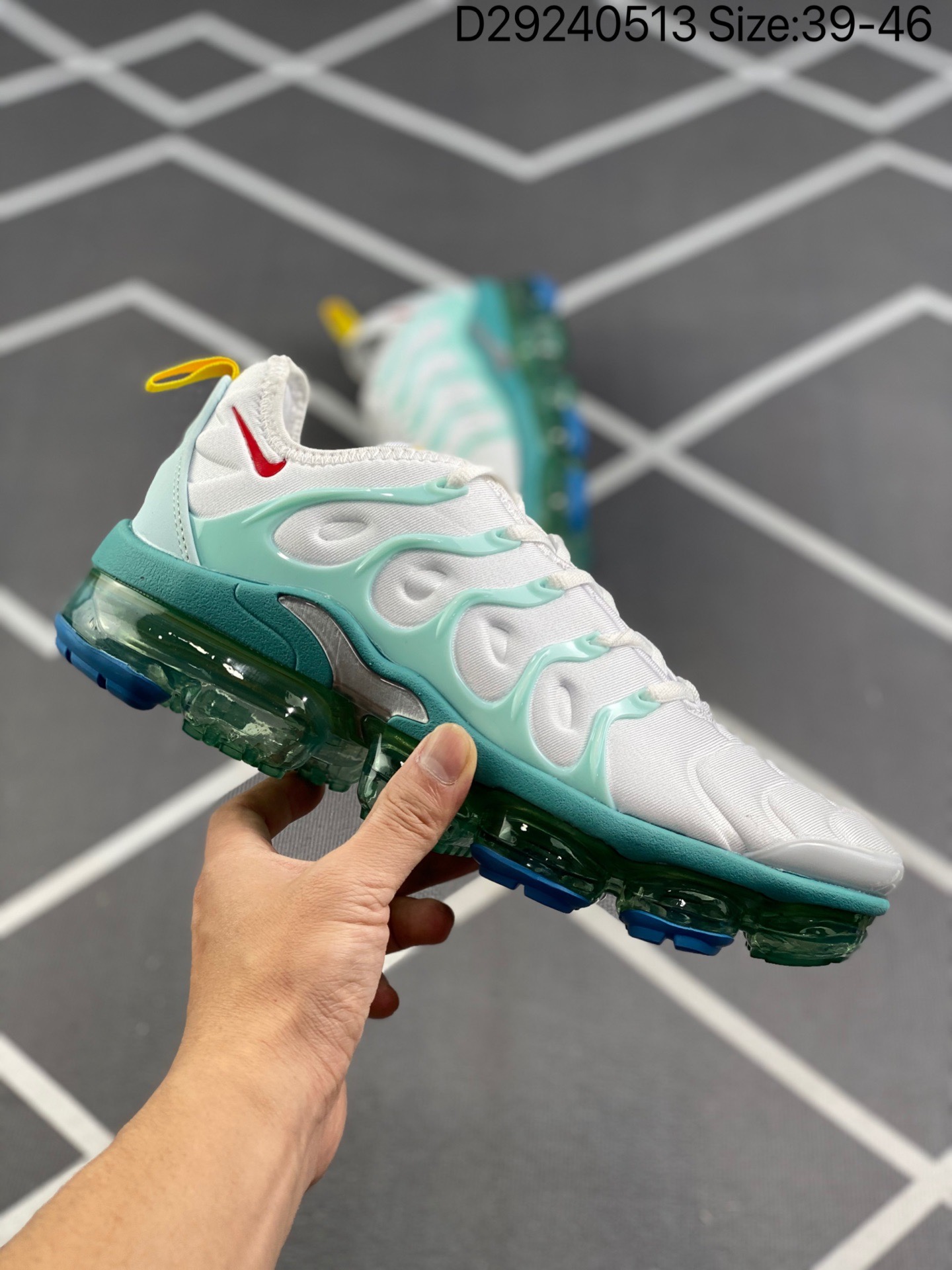 スニーカー  Air Vapormax Plus Betrue　ファッションシューズ   何でも似合う