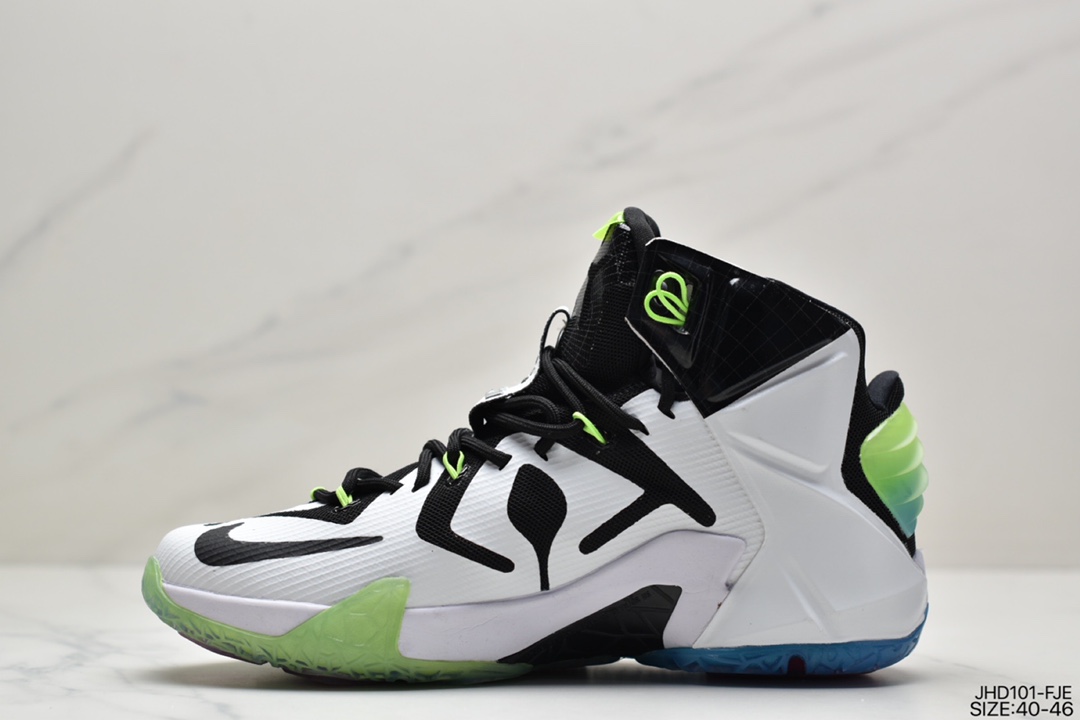 スニーカー  Nike LeBron 12　ファッションシューズ   何でも似合う