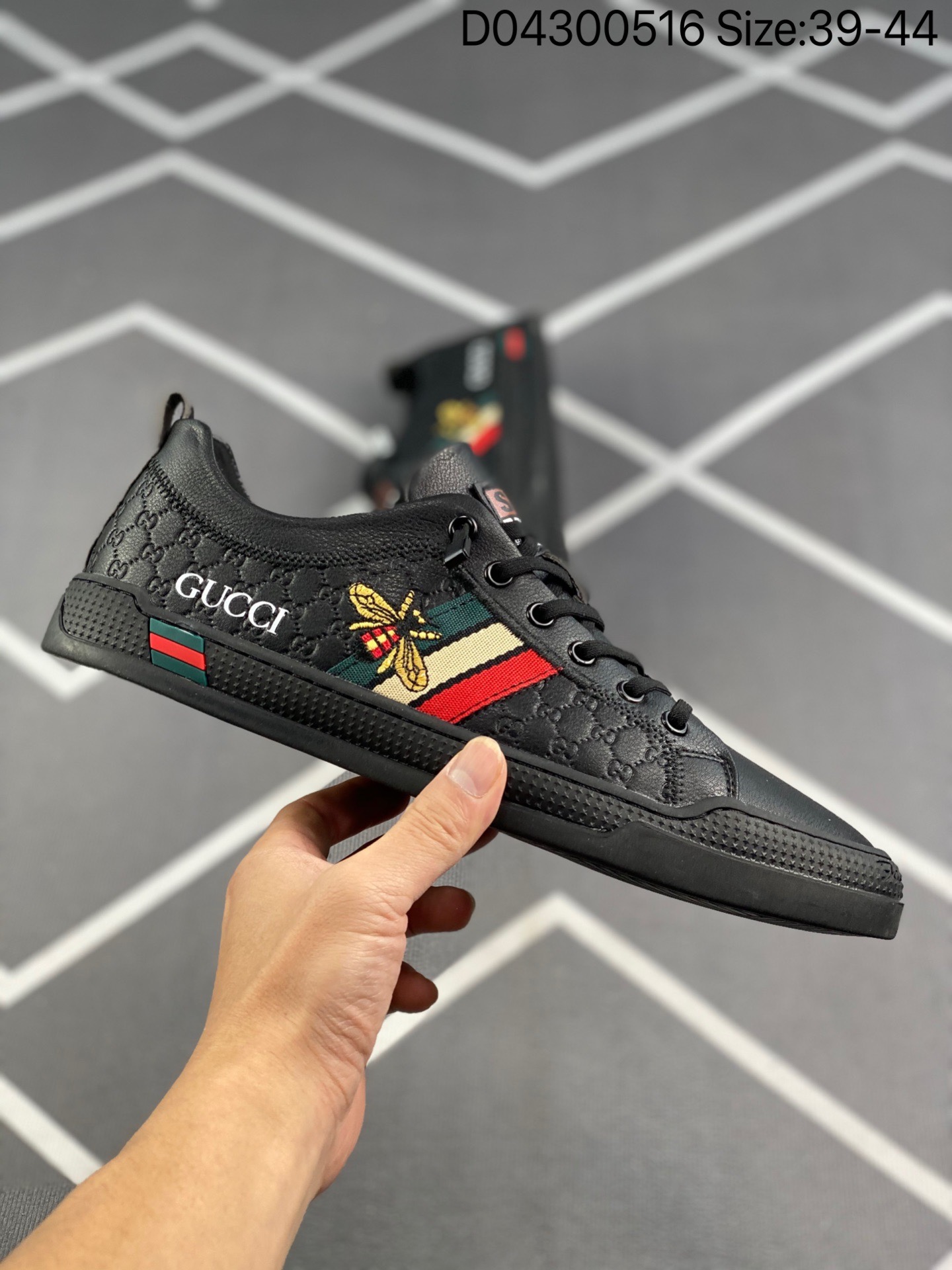 スニーカー Gucci  ファッションシューズ   何でも似合う