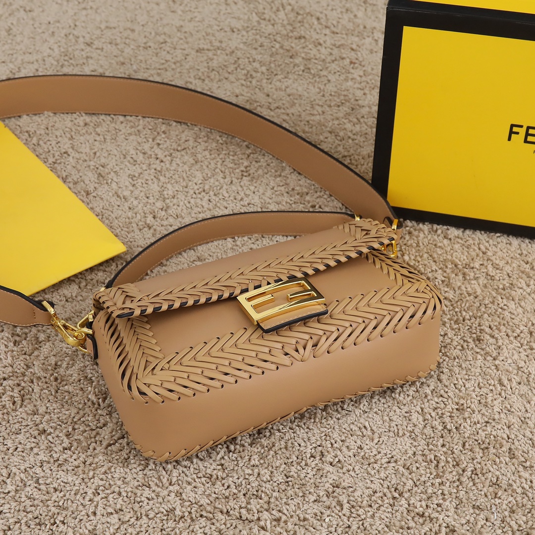 Fendi　レディース財布　カードホルダー　小銭入れ財布　ブランドバッグ　ショルダーバッグ