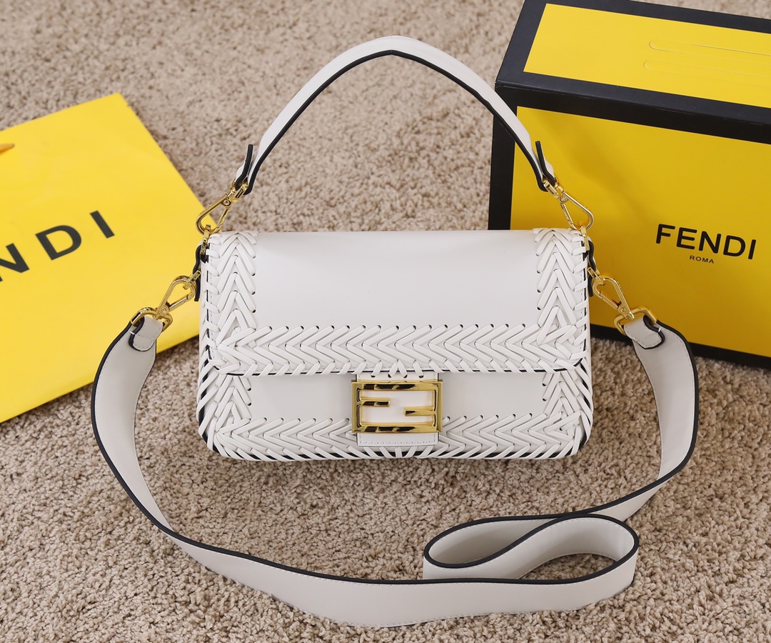 Fendi　レディース財布　カードホルダー　小銭入れ財布　ブランドバッグ　ショルダーバッグ