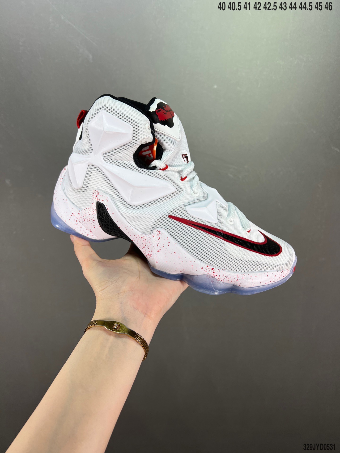 スニーカー  Nike LeBron 19 ファッションシューズ   何でも似合う