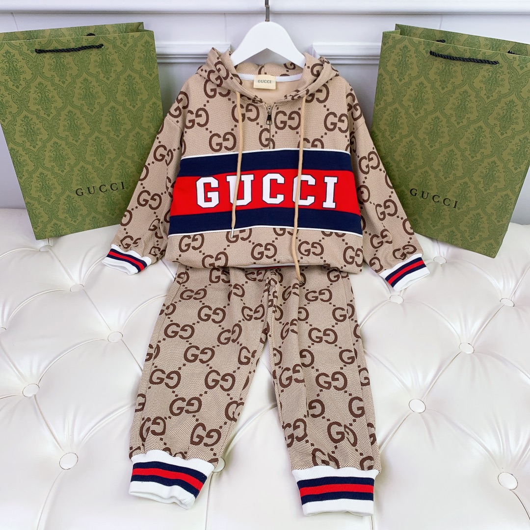 GUCCI  【グッチ】2022年夏  子供服　セットリントスーツ、スポーツスーツ　セットアップ