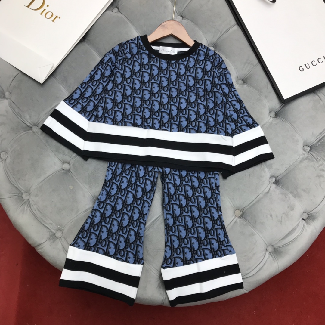 Dior 【ディオール】子供服  セットアップ   ニット 秋　110-150㎝