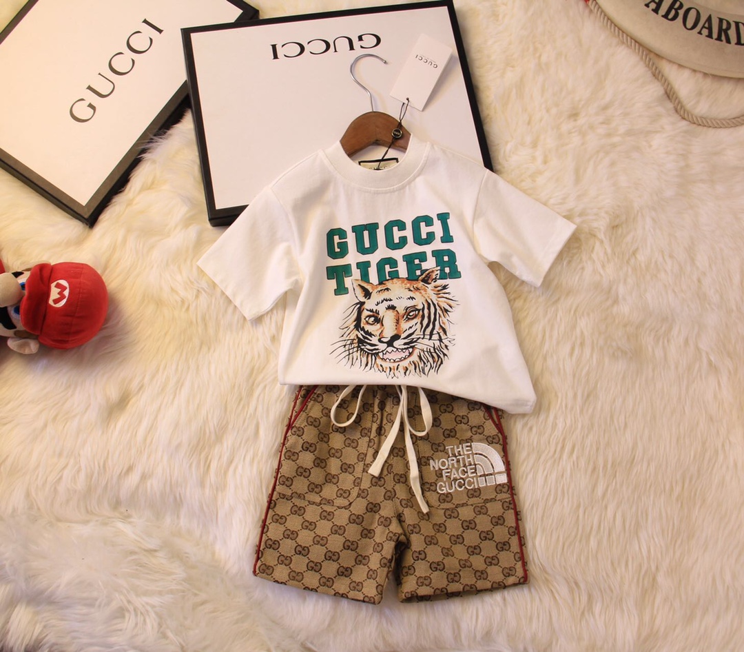 GUCCI 【グッチ】 子供服 　夏　Tシャツ　ショートパンツ　セットアップ　Tシャツ＋ショートパンツ　100-150cm