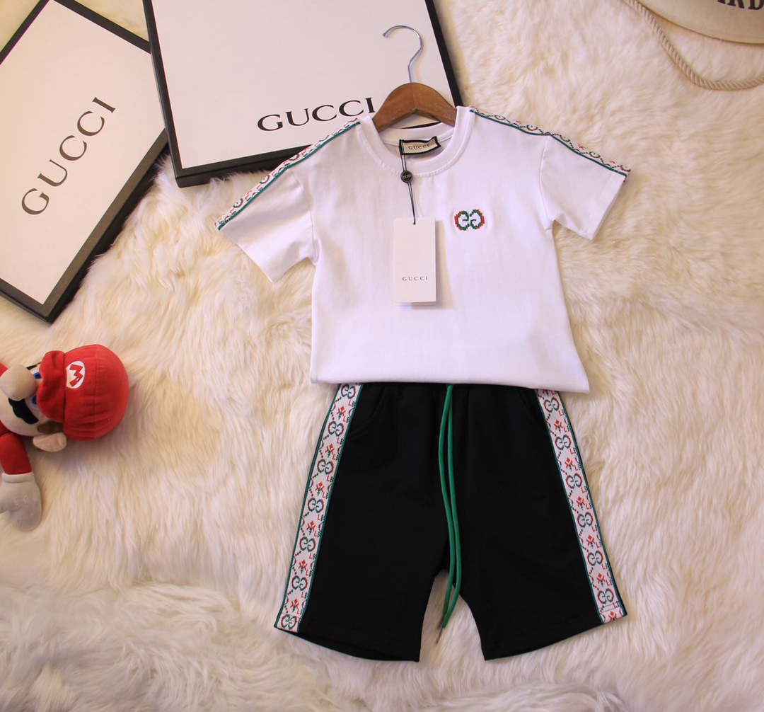 GUCCI 【グッチ】 子供服 　夏　Tシャツ　ショートパンツ　セットアップ　Tシャツ＋ショートパンツ