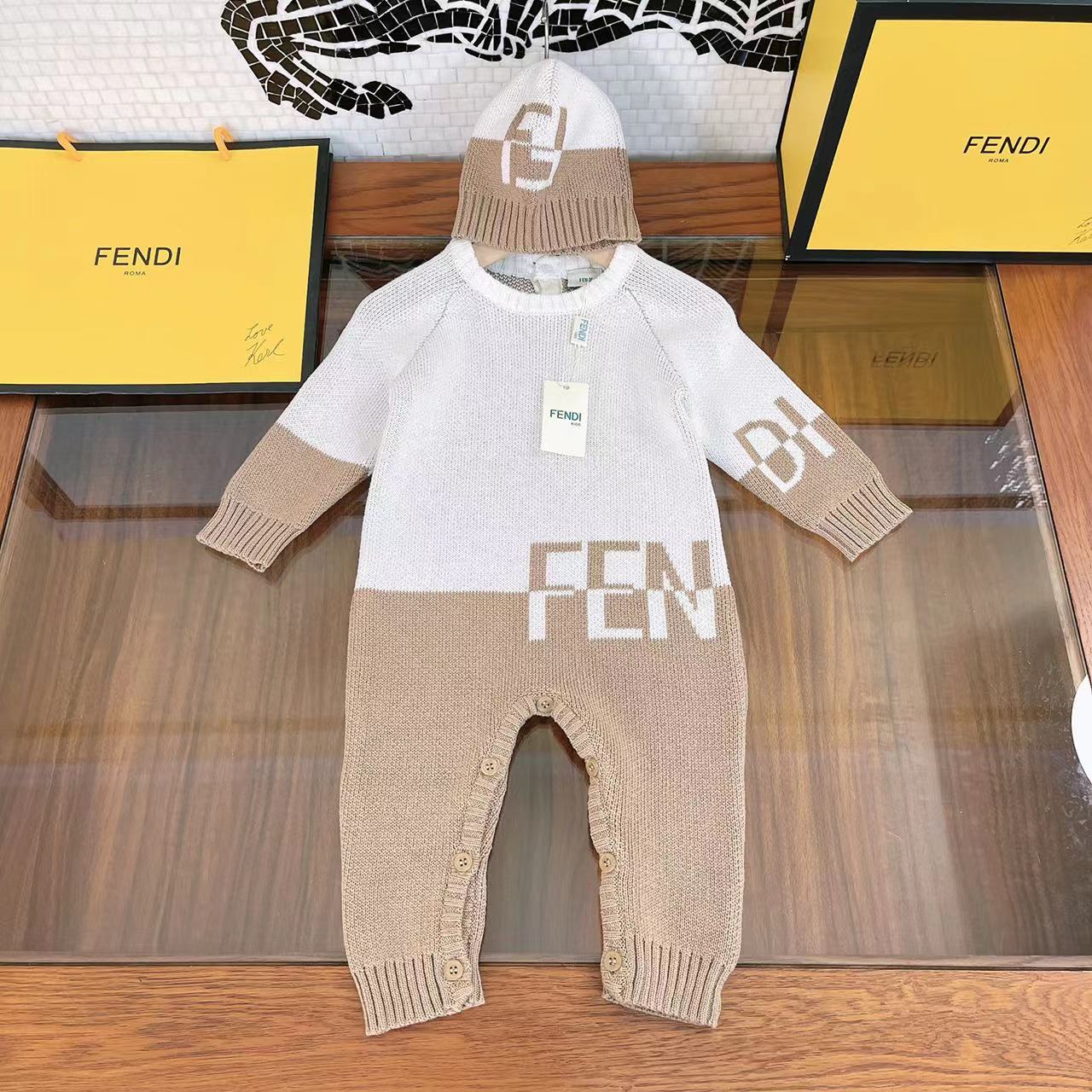 フェンディ FENDI ベビー服 セットアップ　トップス+ボトム＋帽子　66-90cm