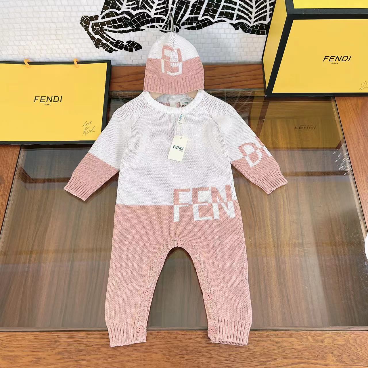 フェンディ FENDI ベビー服 セットアップ　トップス+ボトム＋帽子　66-90cm