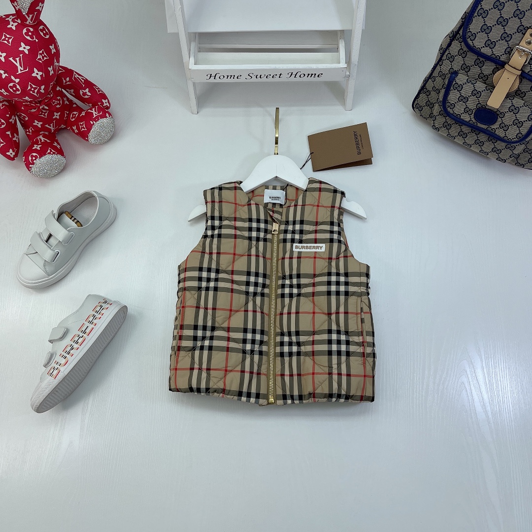 BURBERRY【バーバリー】　 子供服 　秋冬 　  ベスト     100-150cm