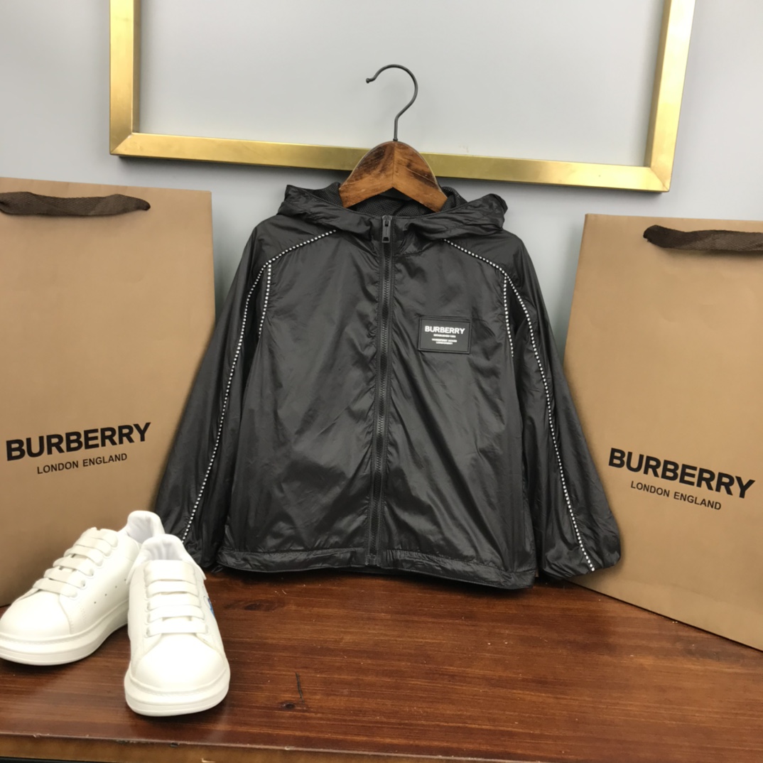 BURBERRY【バーバリー】 子供服　春秋　オーバーコート  100-160cm