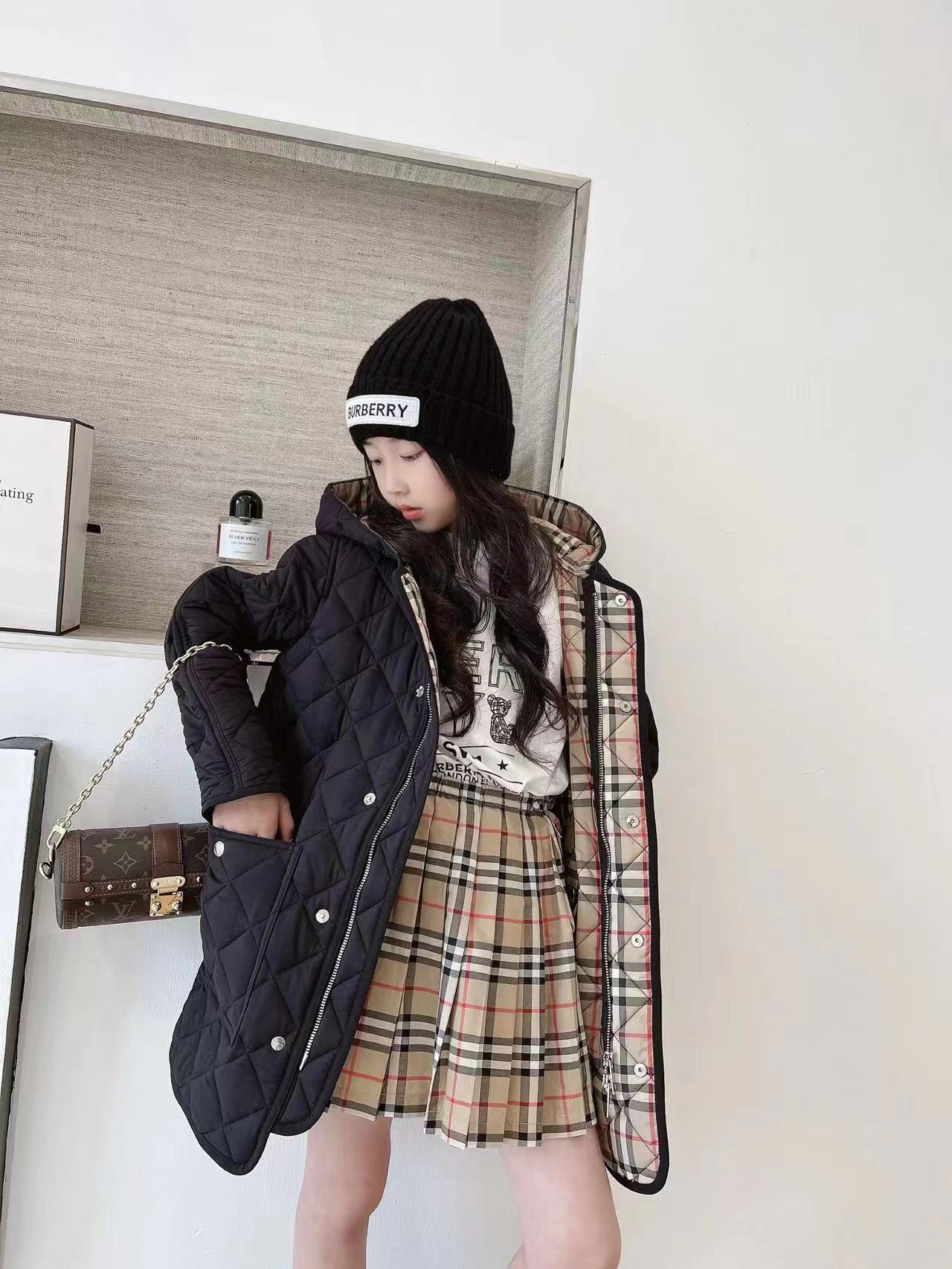 BURBERRY【バーバリー】子供服　ダウンジャケット　100-150cm