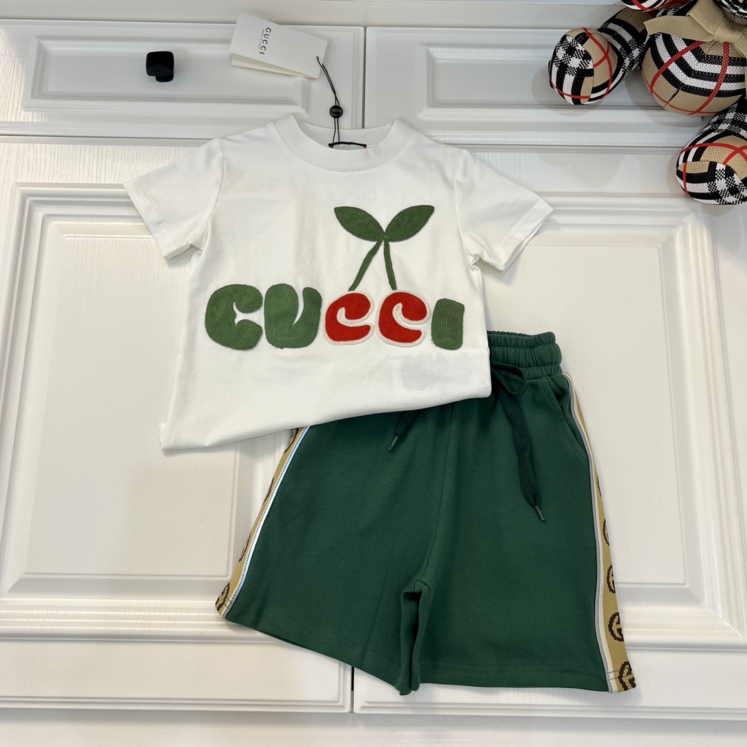 GUCCI【グッチ】子供服 　セットアップ　Ｔシャツ+パンツ　90-170㎝