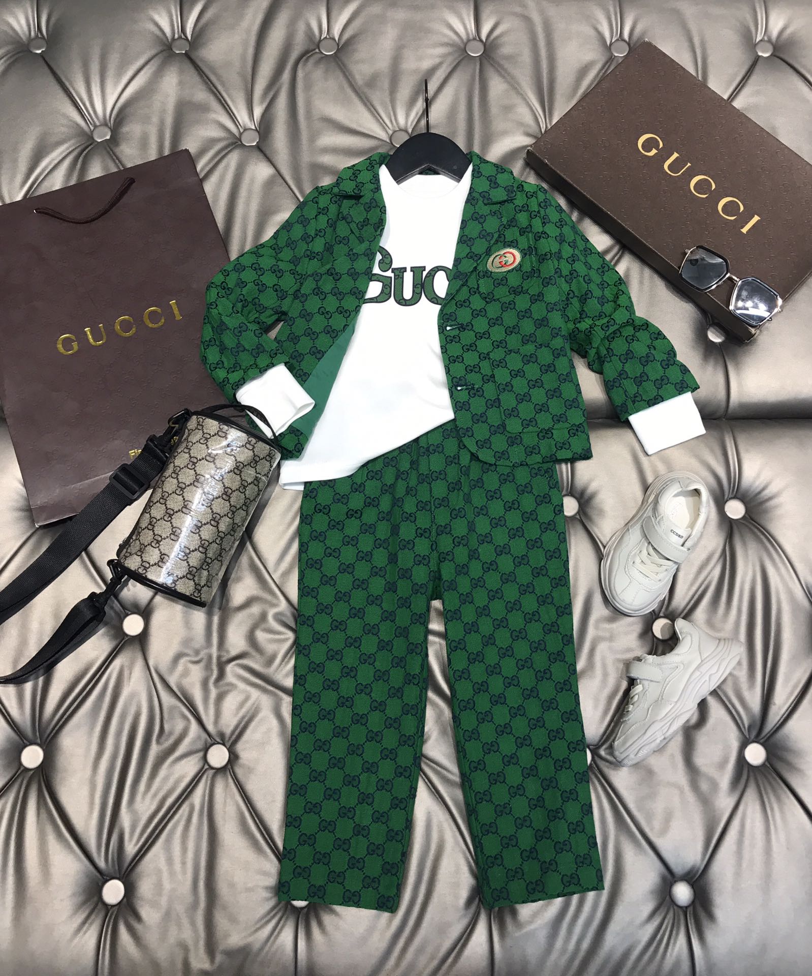 GUCCI【グッチ】 子供服　　セットアップ   　スリーピースセット　コート＋パンツ＋長袖　100-150cm