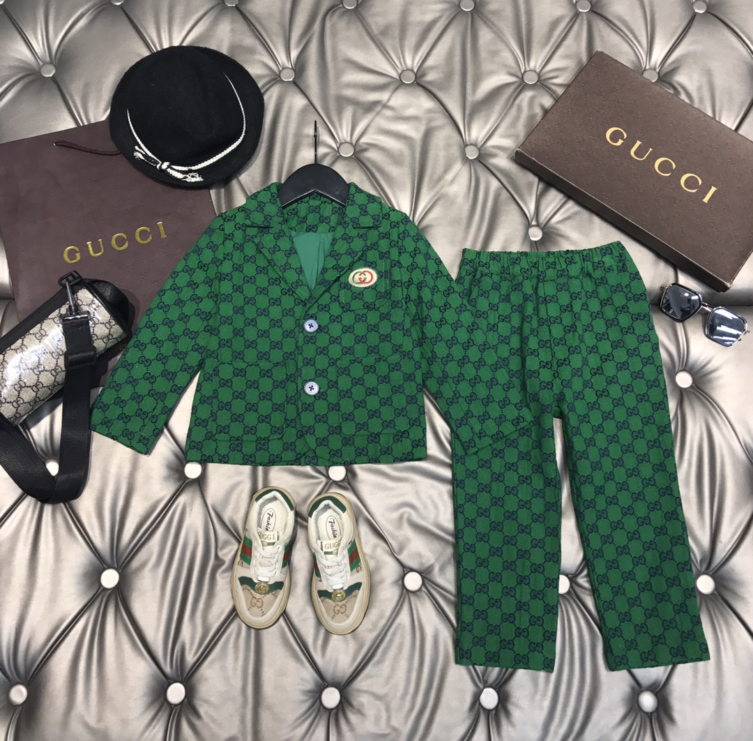 GUCCI【グッチ】 子供服　　セットアップ 　ツーピースセット　コート＋パンツ    100-150cm