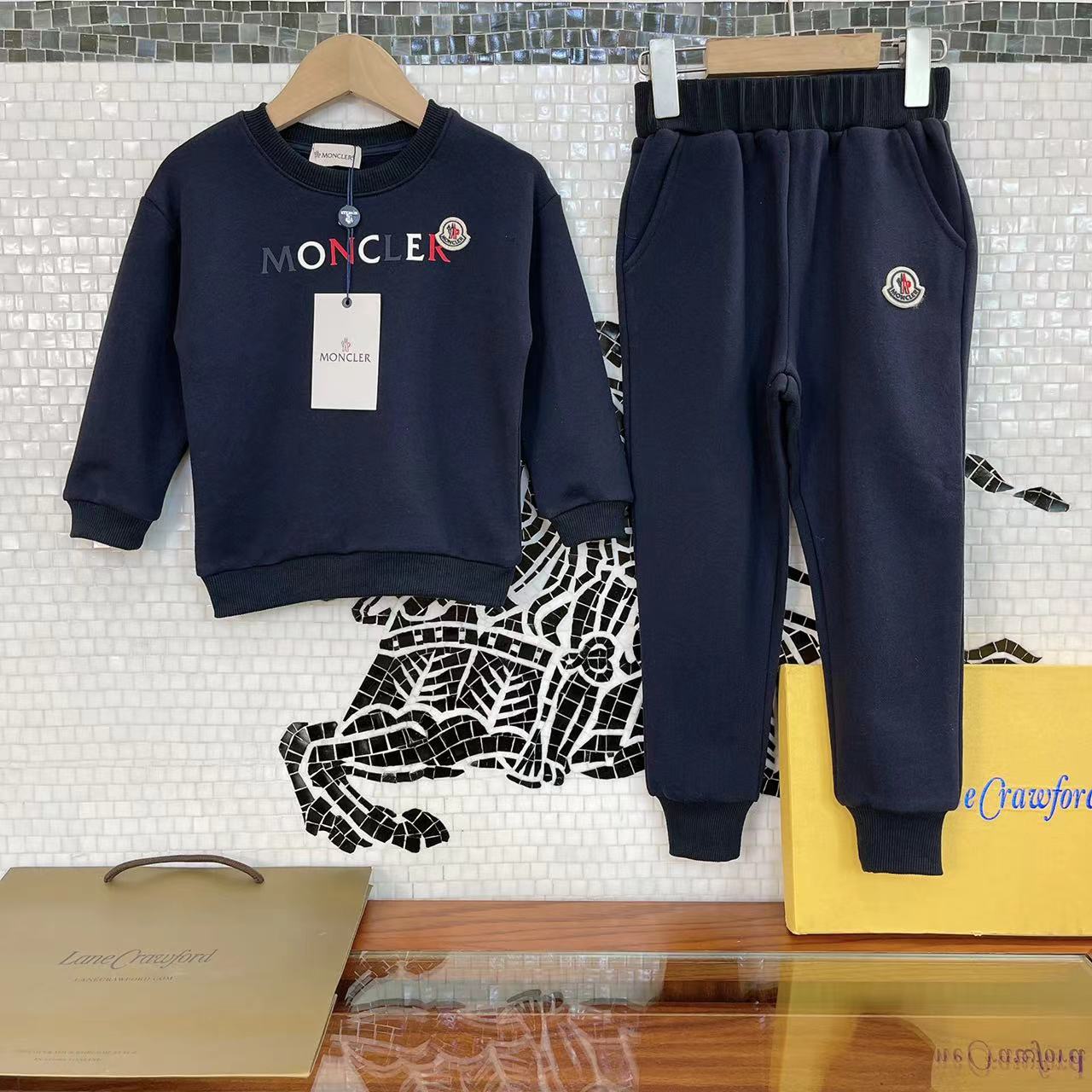 モンクレール MONCLER  子供服　セットアップ　カジュアル   フーディー+パンツ　春秋　　100-160cm