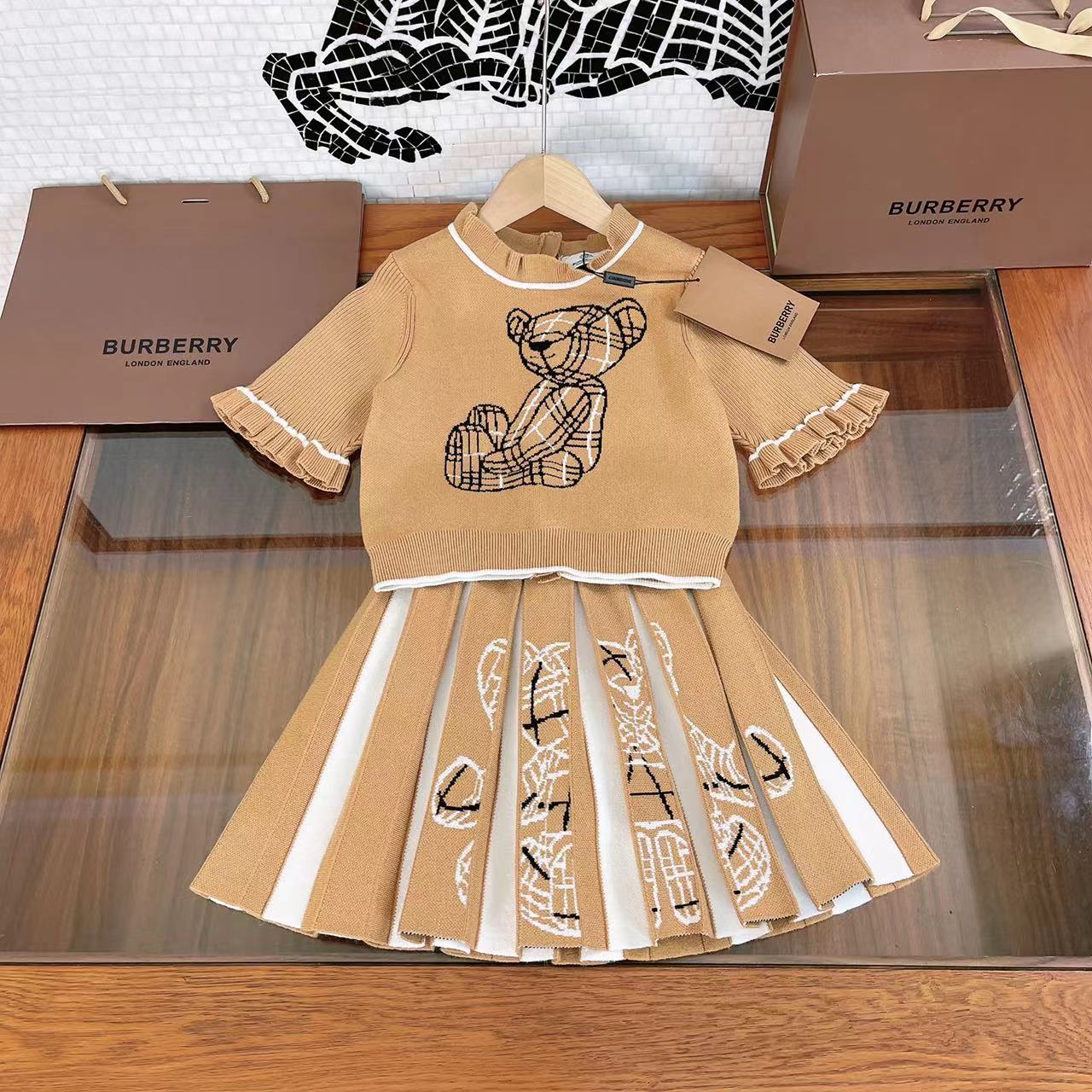 BURBERRY【バーバリー】 子供服 セットアップ ニット　ガール　トップス+ボトム　80-130cm