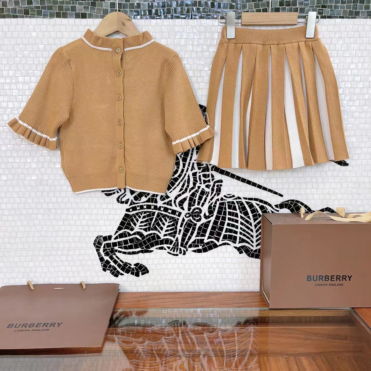 BURBERRY【バーバリー】 子供服 セットアップ ニット　ガール　トップス+ボトム　80-130cm