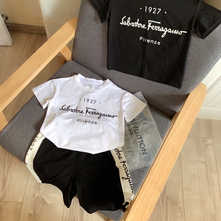 SALVATORE FERRAGAMO フェラガモ   子供服　セットアップ　Ｔシャツ＋ショーパン　100-150cm